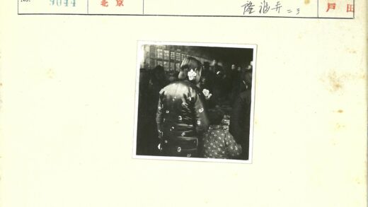 母女花衣市场漫步.jpg
