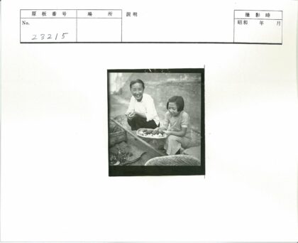 母女野餐欢乐时光.jpg