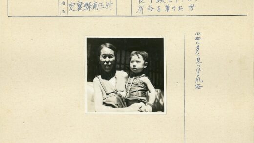 母子户外温馨瞬间.jpg