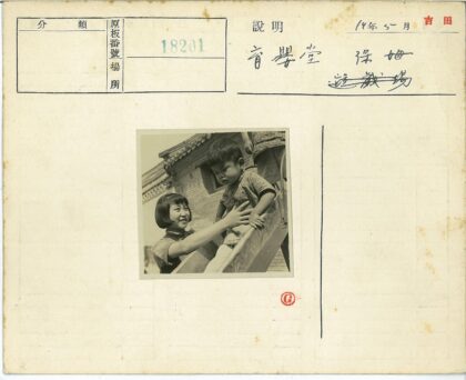 母子滑梯乐砖瓦建筑背景.jpg