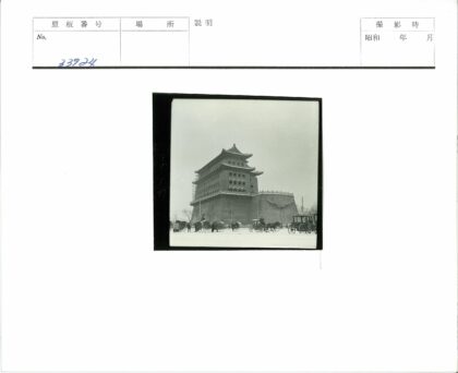 民国时期宝塔建筑施工现场.jpg