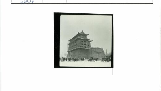 民国时期宝塔建筑施工现场.jpg