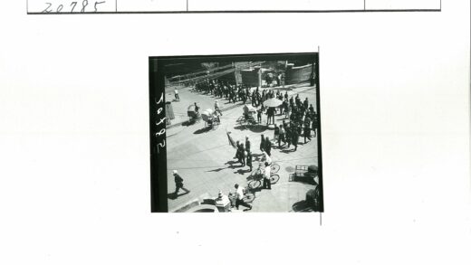 民国街头繁忙十字路口景象.jpg
