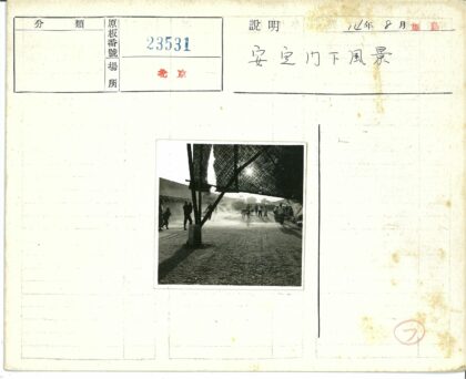 民国街头黄包车与行人剪影.jpg