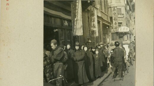 民国街景人力车与繁华商铺.jpg