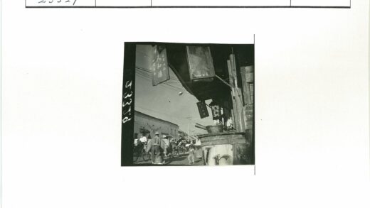 民国街景黄包车与行人.jpg
