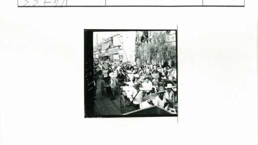 民国街道人力车繁忙景象.jpg