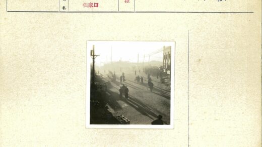 民国街道人车繁忙景象.jpg