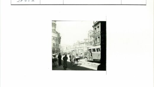 民国街道繁忙交通景象.jpg