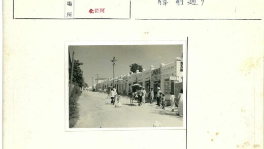 民国街道行人自行车人力车街景.jpg