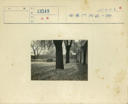民国黄包车与砖墙建筑街景.jpg