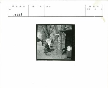 民国黄包车与路人街景.jpg