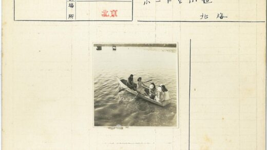 水上船只与陆地风景.jpg