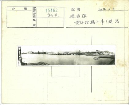 水体桥梁与城市建筑全景.jpg