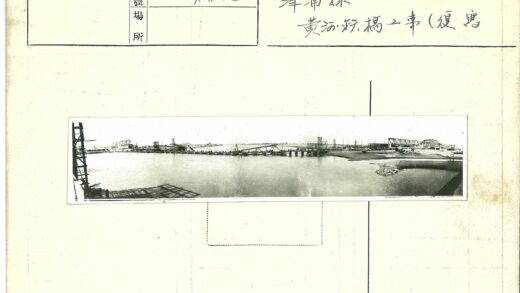 水体桥梁与城市建筑全景.jpg