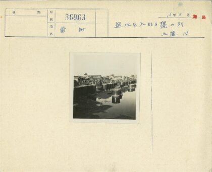 水域附近大桶与房屋树木.jpg