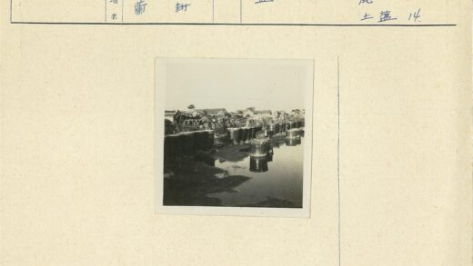 水域附近大桶与房屋树木.jpg