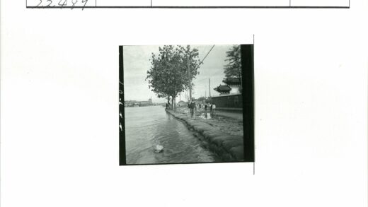 水岸林荫道与古建筑.jpg