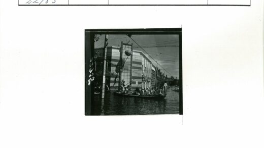水淹街道航行城市景观.jpg