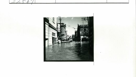 水淹街道行船景观.jpg