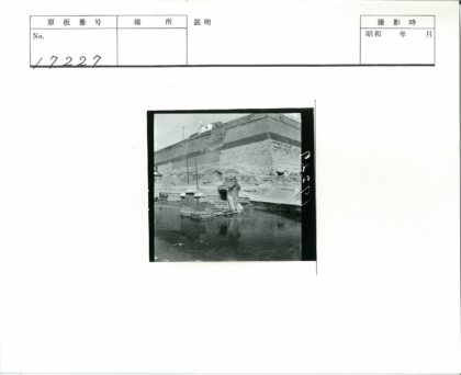 水畔古建与城墙倒影.jpg