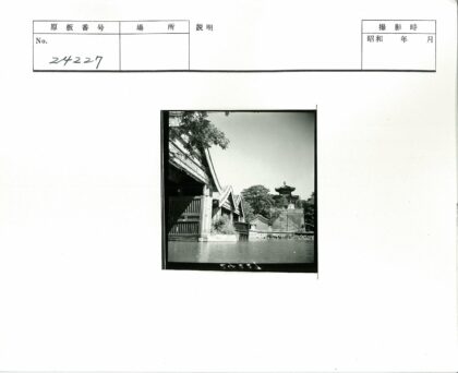 水边古建与宝塔风光.jpg
