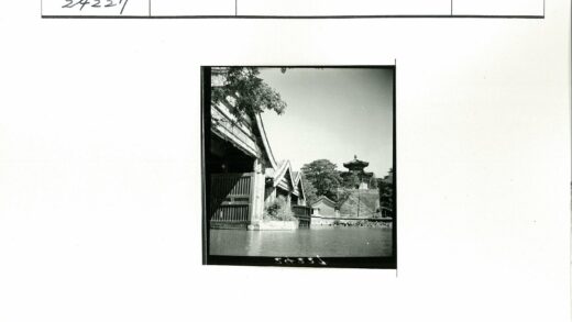 水边古建与宝塔风光.jpg