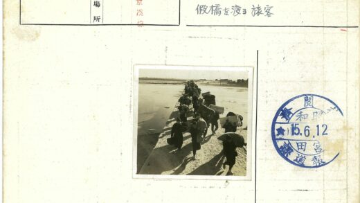 水边小路行人扛包远眺建筑.jpg
