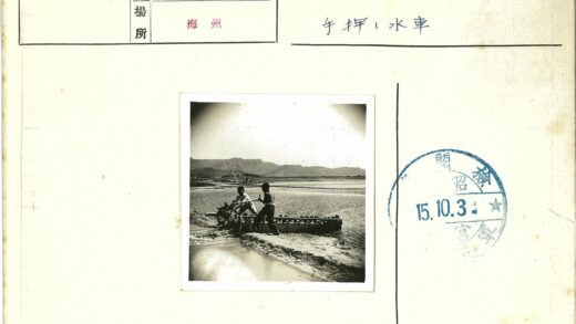 水边木工与远山劳作.jpg