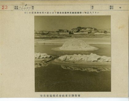沙丘水域与高地建筑风光.jpg