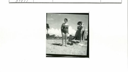 沙滩上的夏日风情.jpg