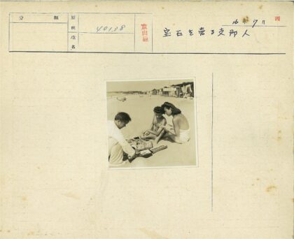 沙滩休闲时光三人摆物.jpg