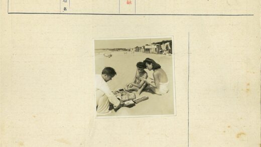 沙滩休闲时光三人摆物.jpg