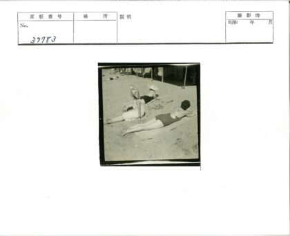 沙滩休闲时光三人组.jpg