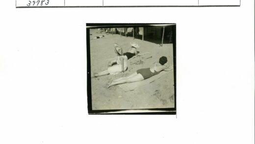 沙滩休闲时光三人组.jpg