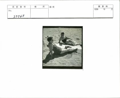 沙滩休闲时光泳装照.jpg