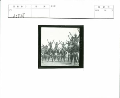 沙滩叠罗汉传统庆典.jpg