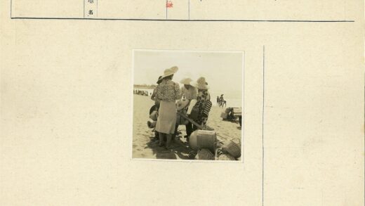 沙滩草帽与编织篮海边时光.jpg