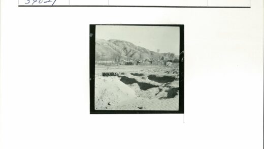 沙漠乡村与远山晴空.jpg