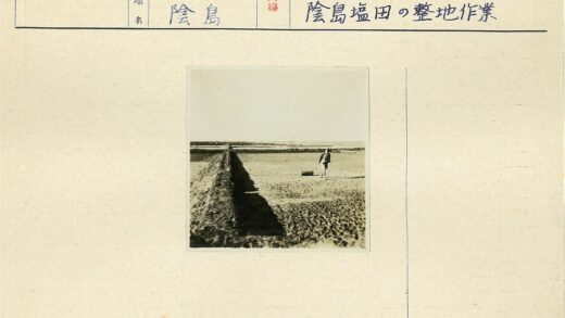 沙漠小径与远墙.jpg