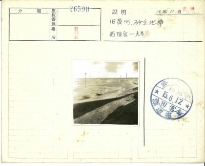 沙漠电线杆延伸云天下.jpg