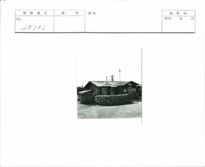 沙袋旗帜电线杆建筑.jpg