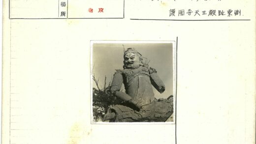 沧桑战士雕像晴空树景.jpg