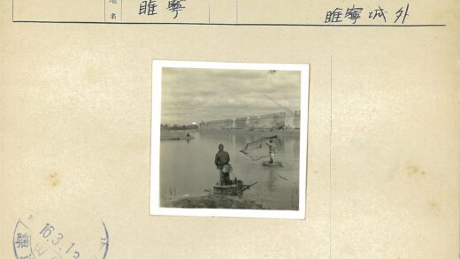 河上撒网与古城墙.jpg