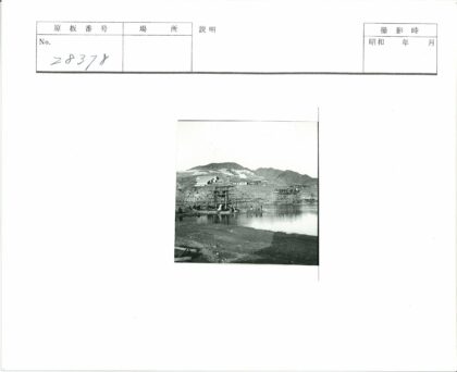河上木结构建筑工地.jpg