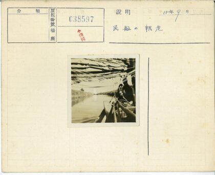 河上泛舟晴空绿荫.jpg