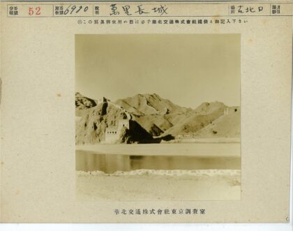 河岸历史建筑山地风光.jpg