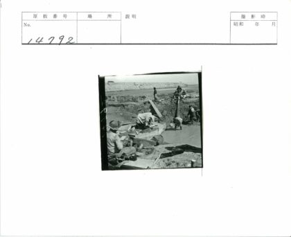 河岸沙地建筑工人施工.jpg