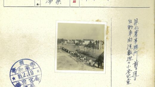 河岸纵队行走的旧时风景.jpg