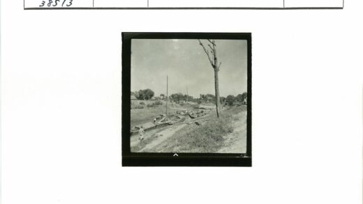 河岸船影与乡间小路.jpg